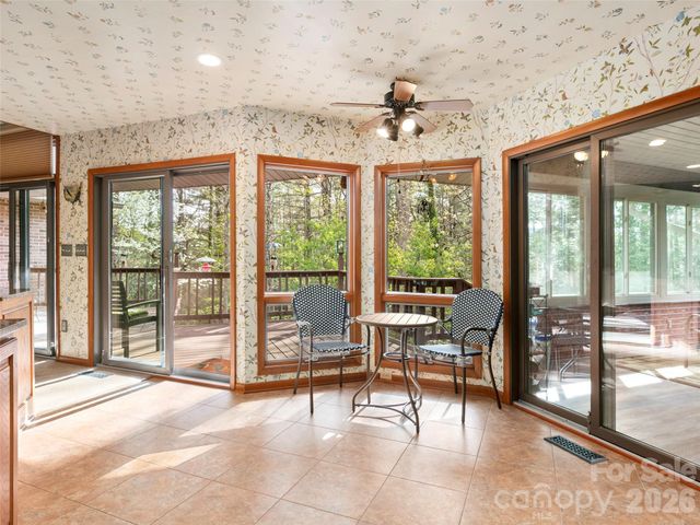 37 Hamilton Drive, Hendersonville, NC 28739