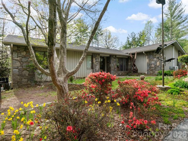 37 Hamilton Drive, Hendersonville, NC 28739