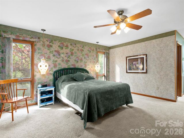 37 Hamilton Drive, Hendersonville, NC 28739