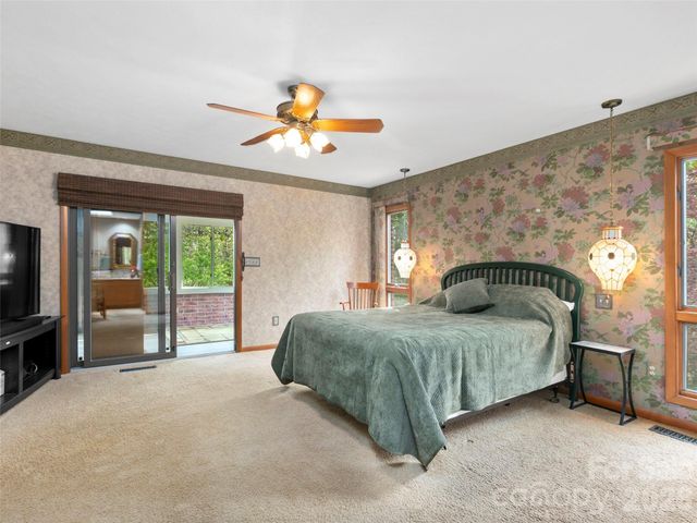 37 Hamilton Drive, Hendersonville, NC 28739