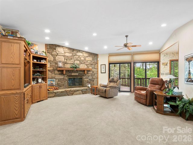 37 Hamilton Drive, Hendersonville, NC 28739