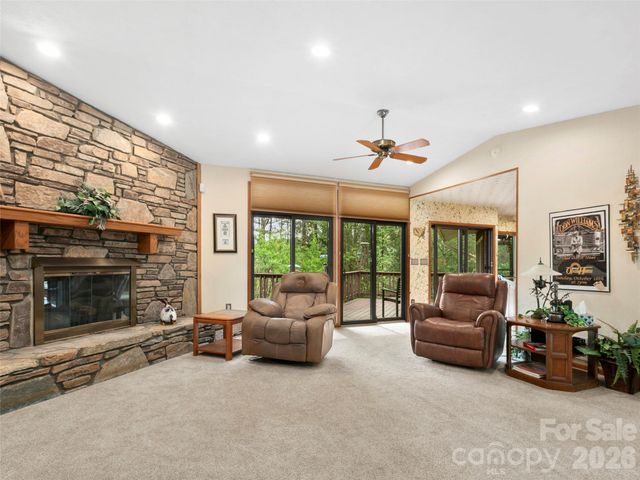 37 Hamilton Drive, Hendersonville, NC 28739