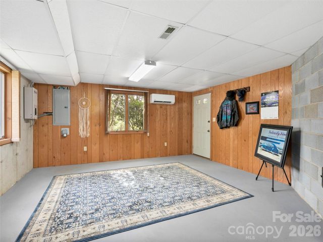 37 Hamilton Drive, Hendersonville, NC 28739