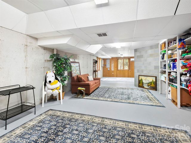 37 Hamilton Drive, Hendersonville, NC 28739