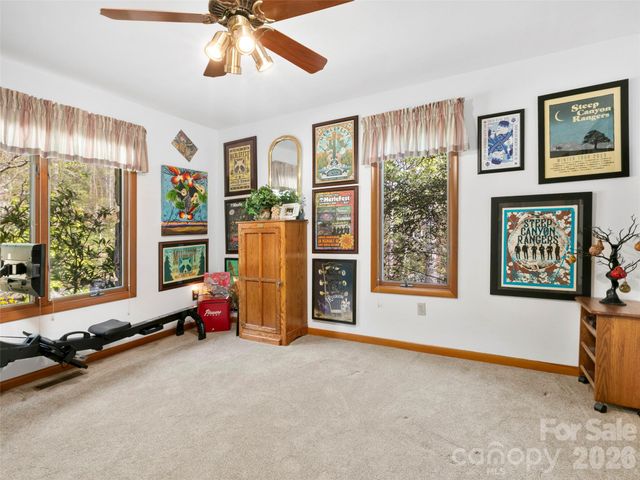37 Hamilton Drive, Hendersonville, NC 28739