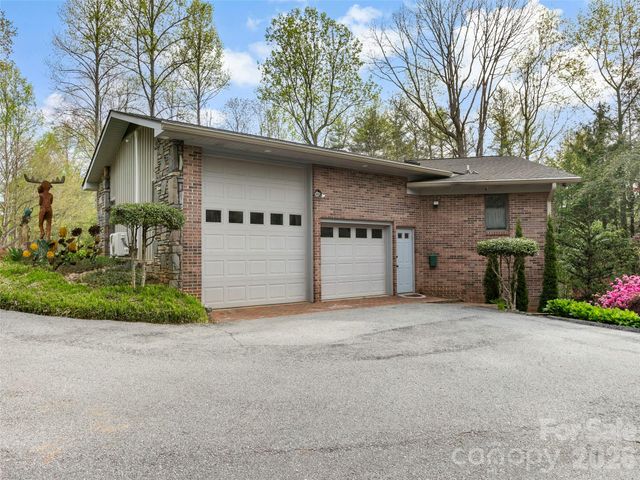 37 Hamilton Drive, Hendersonville, NC 28739