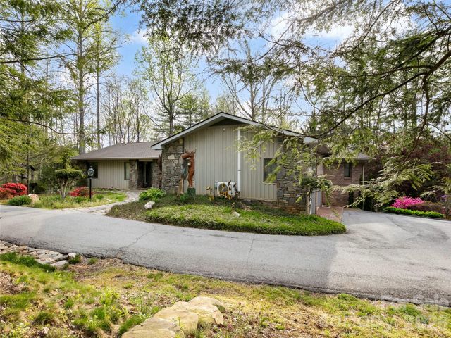 37 Hamilton Drive, Hendersonville, NC 28739