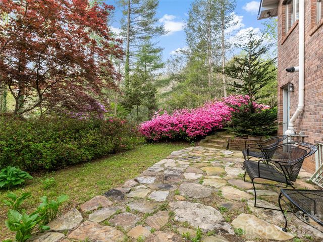 37 Hamilton Drive, Hendersonville, NC 28739