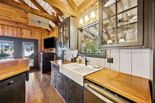 295 Incachee Court, Woodbine, GA 31569