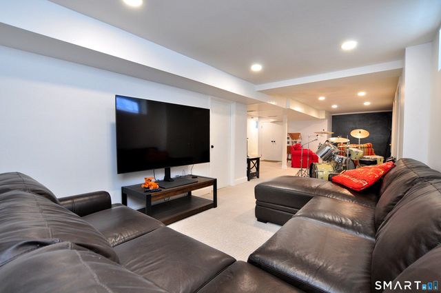 456 Plainville Avenue, Farmington, CT 06085