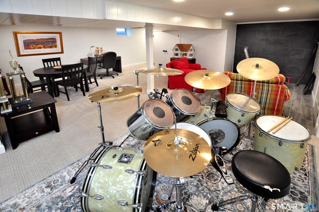 456 Plainville Avenue, Farmington, CT 06085