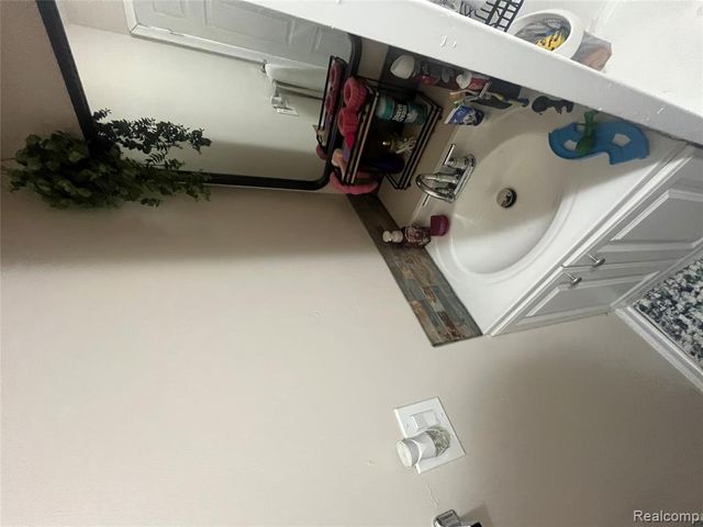 8647 Chalmers Avenue, Warren, MI 48089