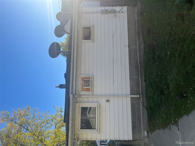 8647 Chalmers Avenue, Warren, MI 48089