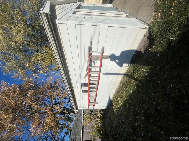 8647 Chalmers Avenue, Warren, MI 48089