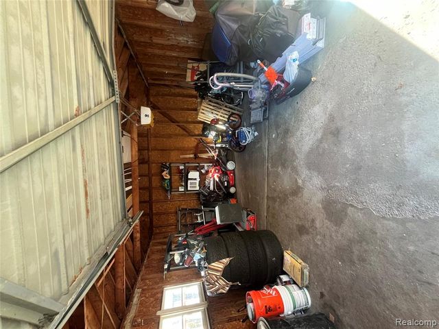 8647 Chalmers Avenue, Warren, MI 48089