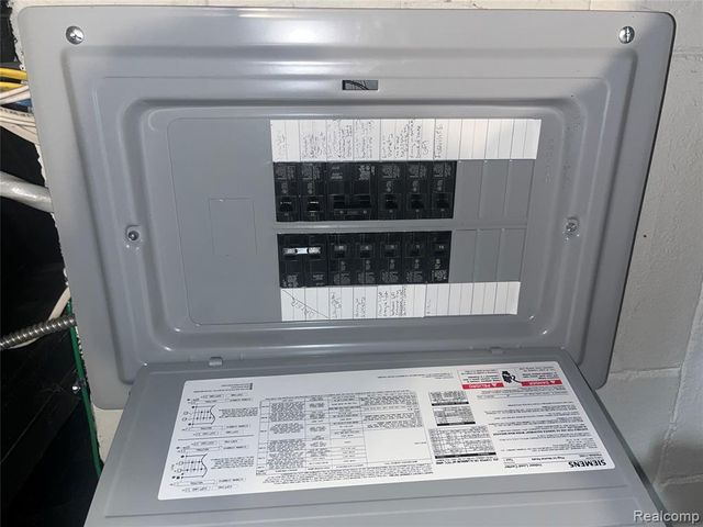 8647 Chalmers Avenue, Warren, MI 48089