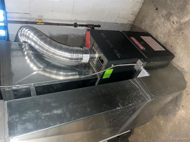 8647 Chalmers Avenue, Warren, MI 48089