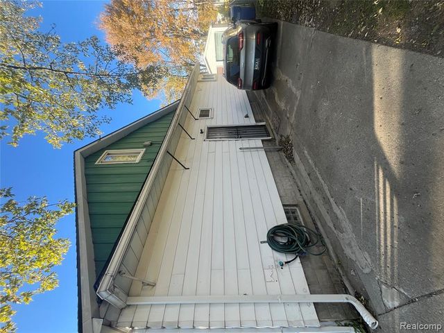 8647 Chalmers Avenue, Warren, MI 48089