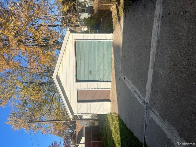 8647 Chalmers Avenue, Warren, MI 48089