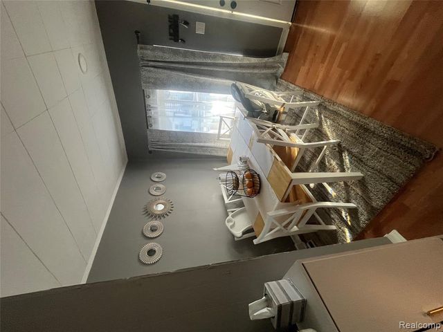 8647 Chalmers Avenue, Warren, MI 48089