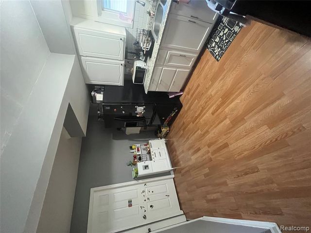 8647 Chalmers Avenue, Warren, MI 48089