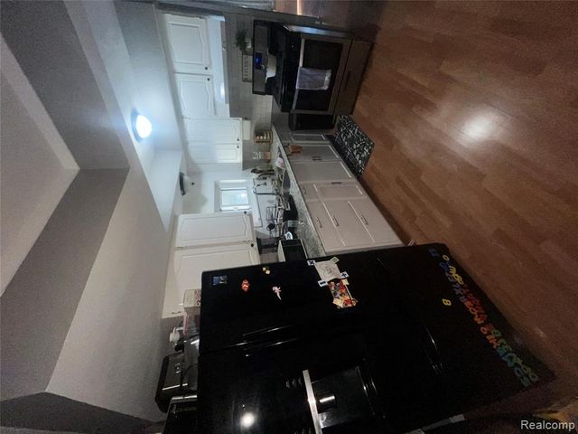 8647 Chalmers Avenue, Warren, MI 48089