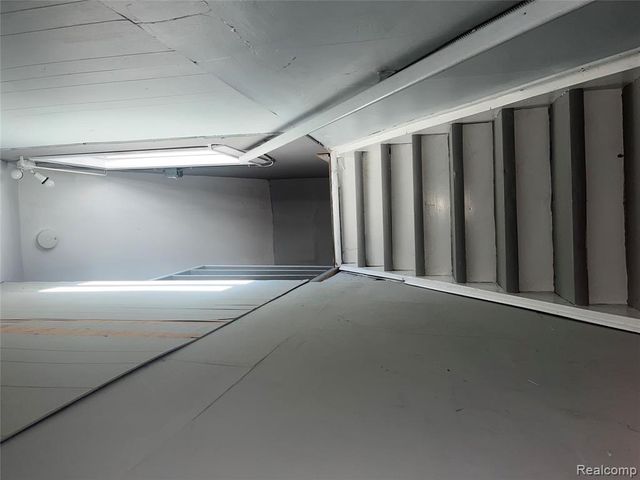 8647 Chalmers Avenue, Warren, MI 48089