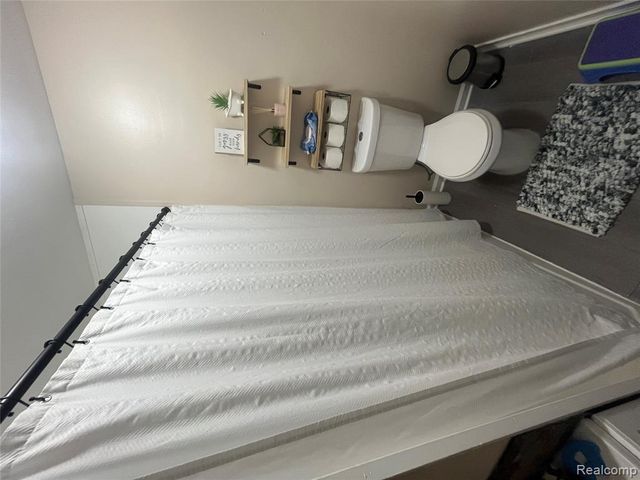 8647 Chalmers Avenue, Warren, MI 48089