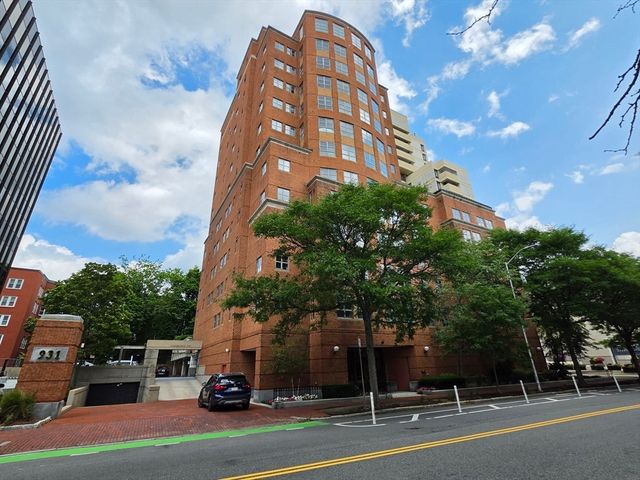931 Massachusetts Ave 303, Cambridge, MA 02139