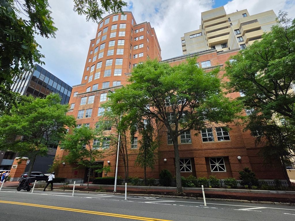 931 Massachusetts Ave 303, Cambridge, MA 02139