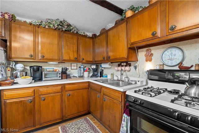 829 Delaware Avenue, Elyria, OH 44035
