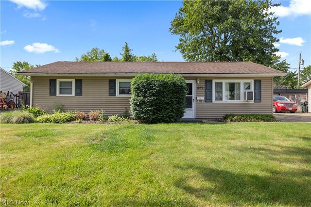 829 Delaware Avenue, Elyria, OH 44035