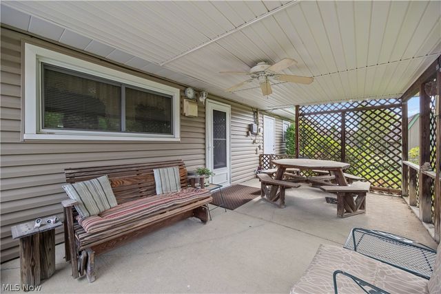 829 Delaware Avenue, Elyria, OH 44035