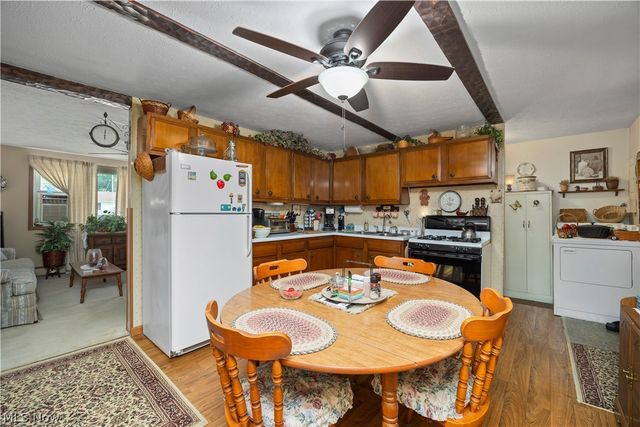 829 Delaware Avenue, Elyria, OH 44035