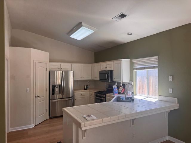 2616 E Omaha Avenue, Fresno, CA 93720