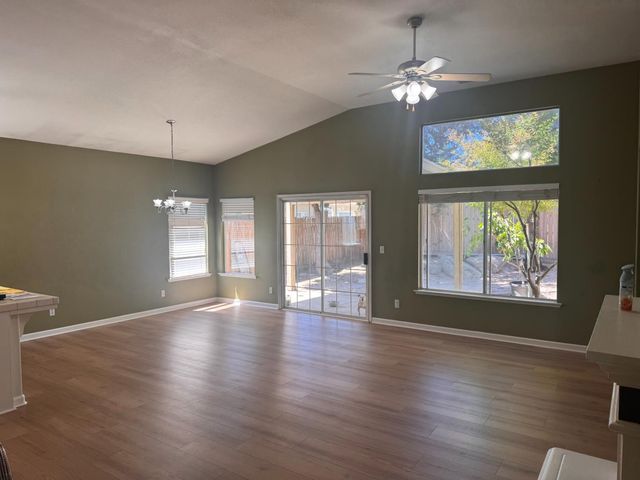 2616 E Omaha Avenue, Fresno, CA 93720