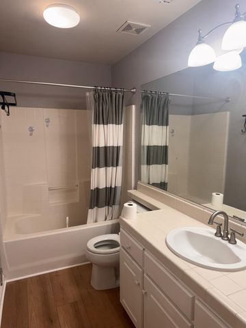 2616 E Omaha Avenue, Fresno, CA 93720