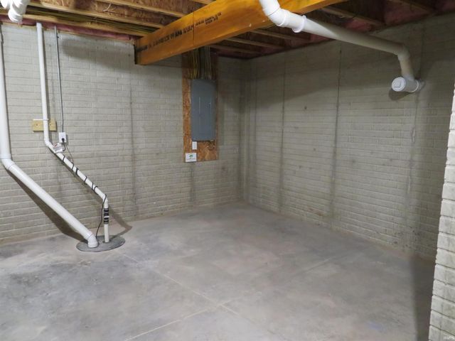 18497 Falcons Lair Court, New Paris, IN 46553