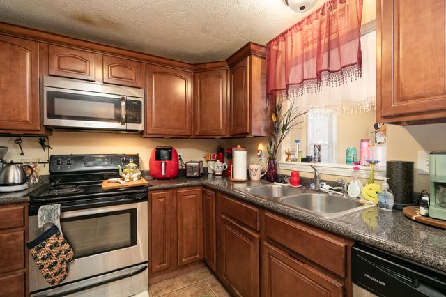 535 E Whiteside Street, Springfield, MO 65807