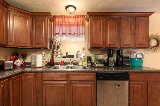 535 E Whiteside Street, Springfield, MO 65807