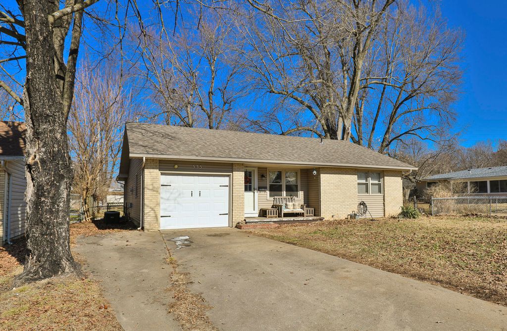 535 E Whiteside Street, Springfield, MO 65807