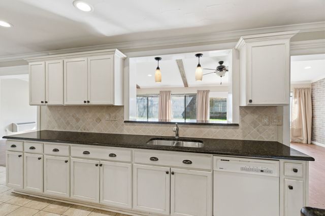 1760 Acorn Lane, Hurst, TX 76054