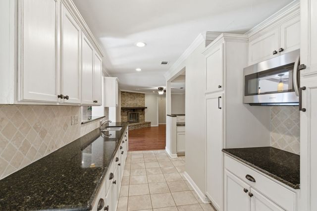 1760 Acorn Lane, Hurst, TX 76054