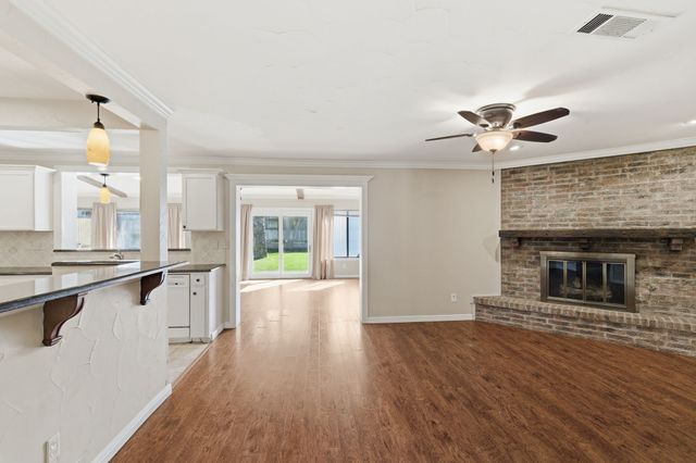 1760 Acorn Lane, Hurst, TX 76054