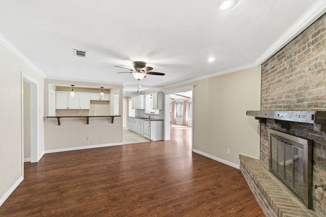 1760 Acorn Lane, Hurst, TX 76054