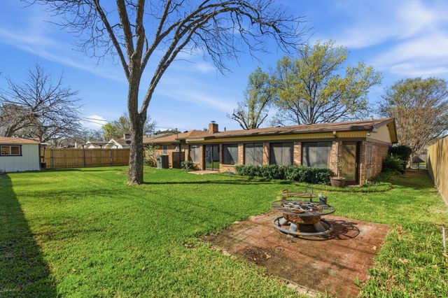 1760 Acorn Lane, Hurst, TX 76054