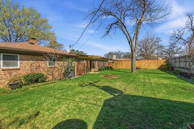 1760 Acorn Lane, Hurst, TX 76054