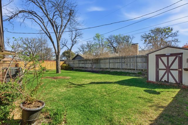 1760 Acorn Lane, Hurst, TX 76054