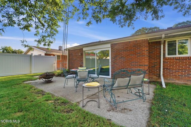 6051 E Benalex Drive, Toledo, OH 43612