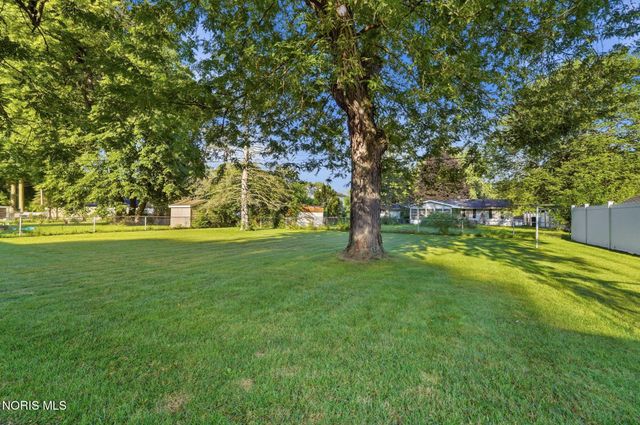 6051 E Benalex Drive, Toledo, OH 43612